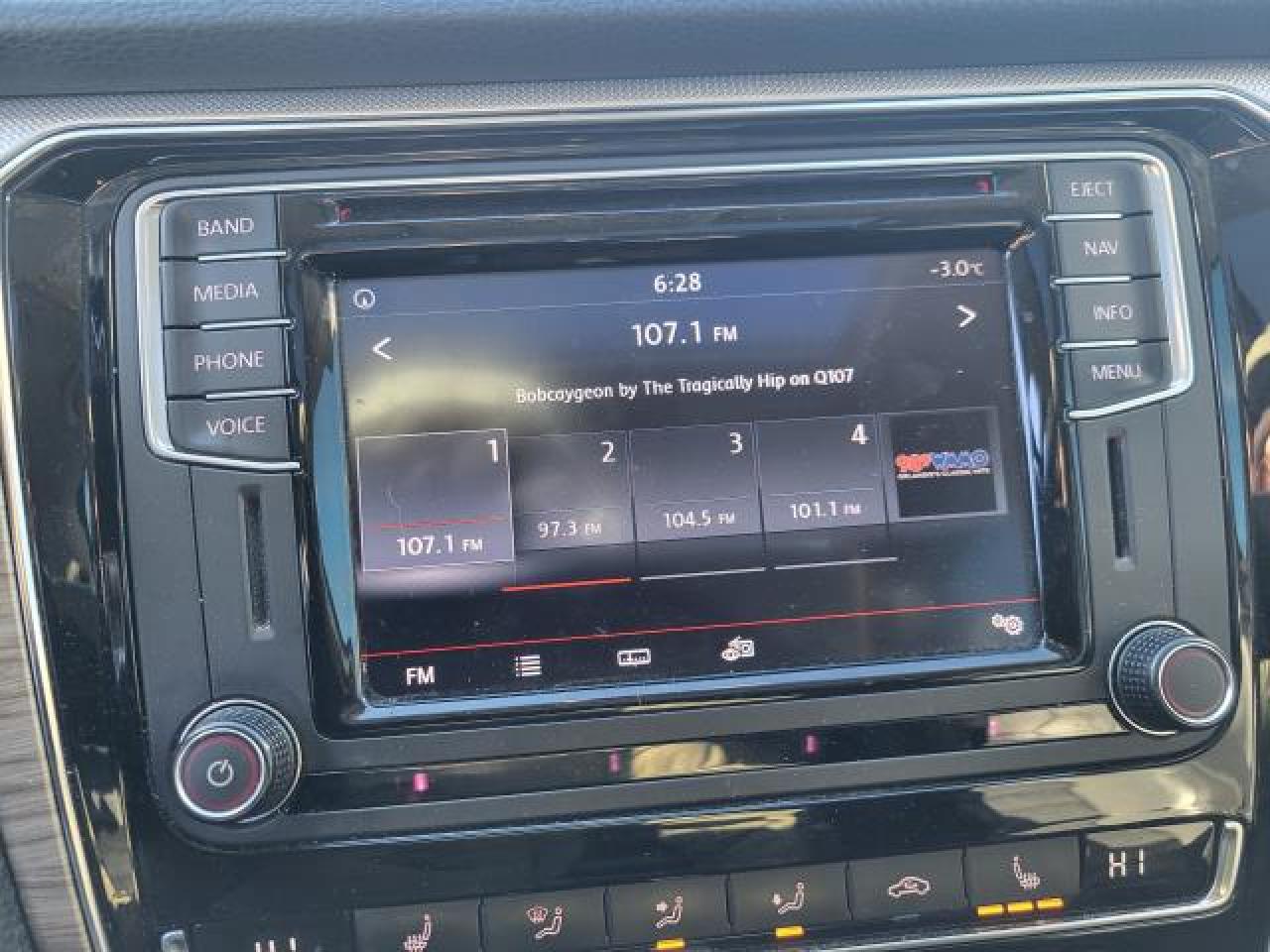 2016 Volkswagen Passat HIGHLINE Photo40