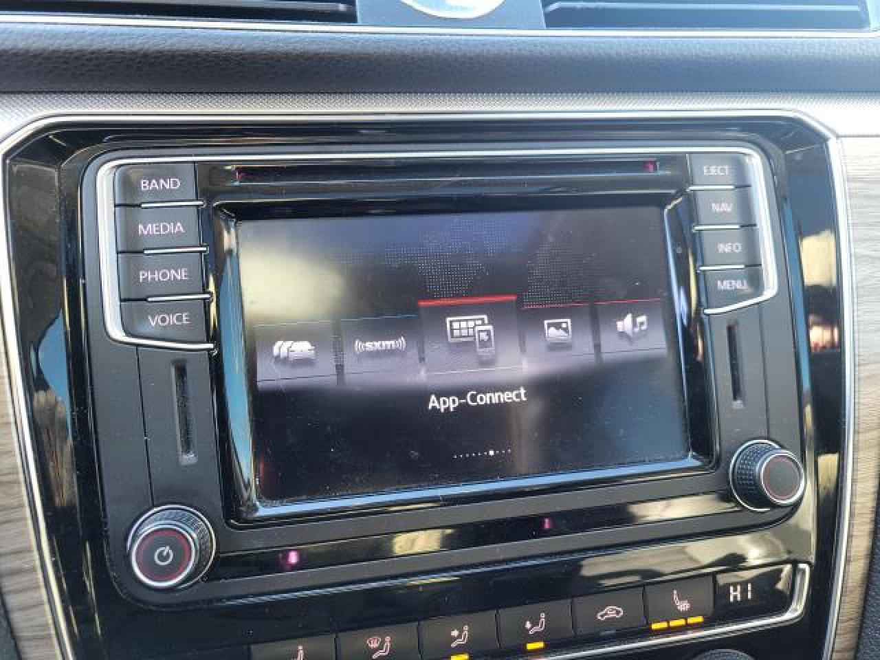 2016 Volkswagen Passat HIGHLINE Photo16