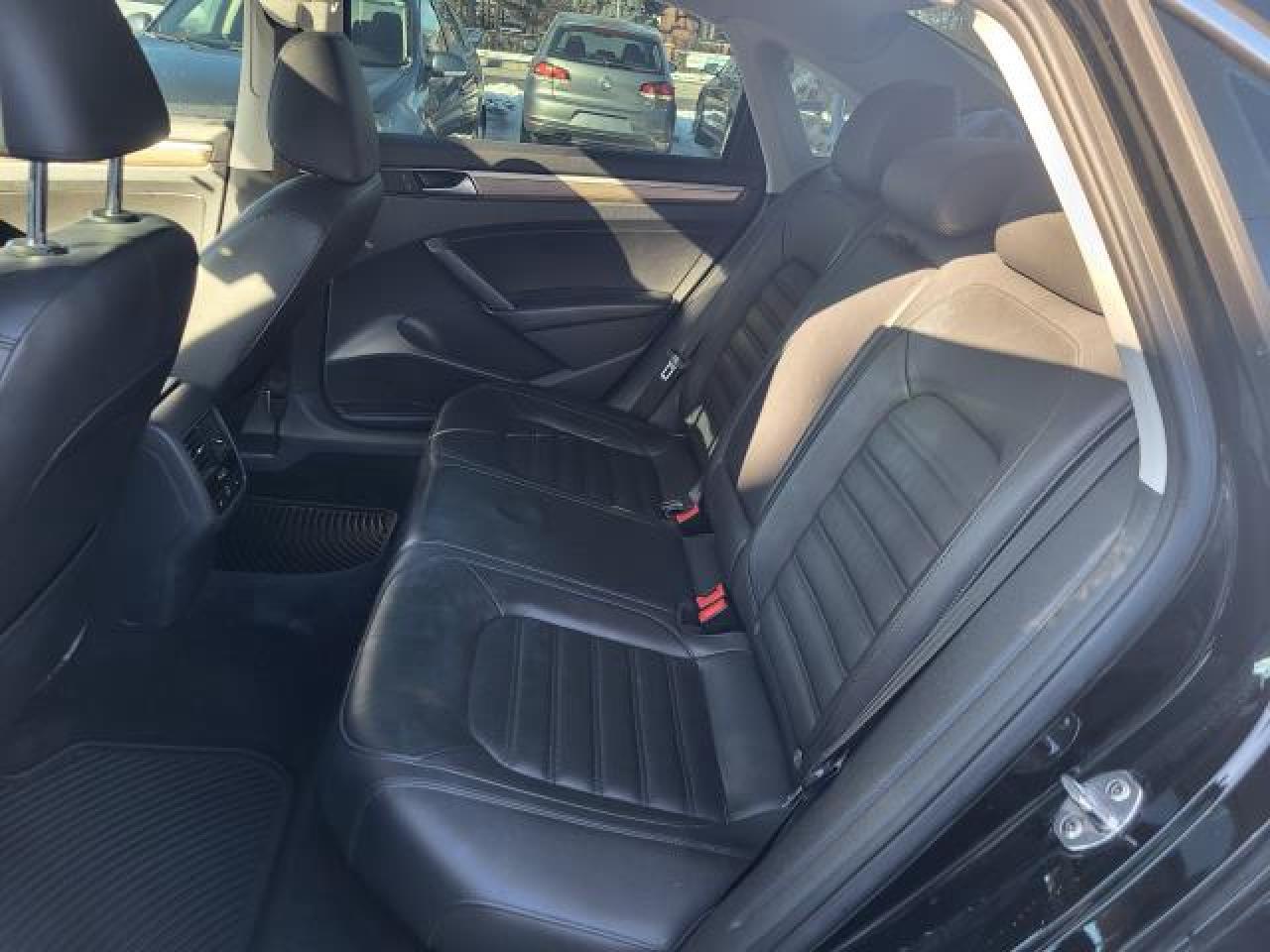 2016 Volkswagen Passat HIGHLINE Photo21