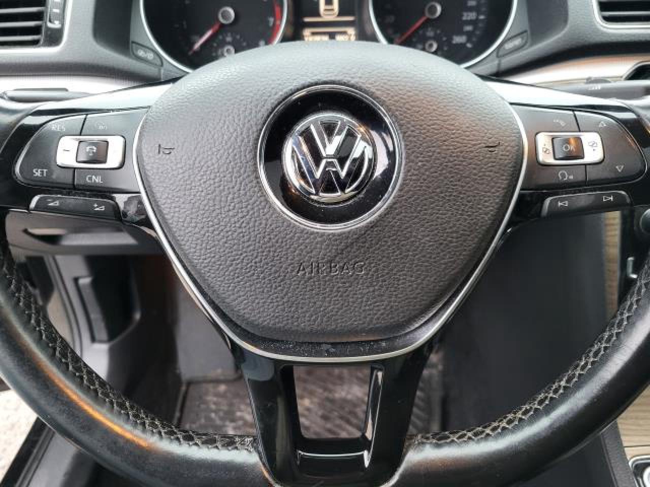 2016 Volkswagen Passat HIGHLINE Photo