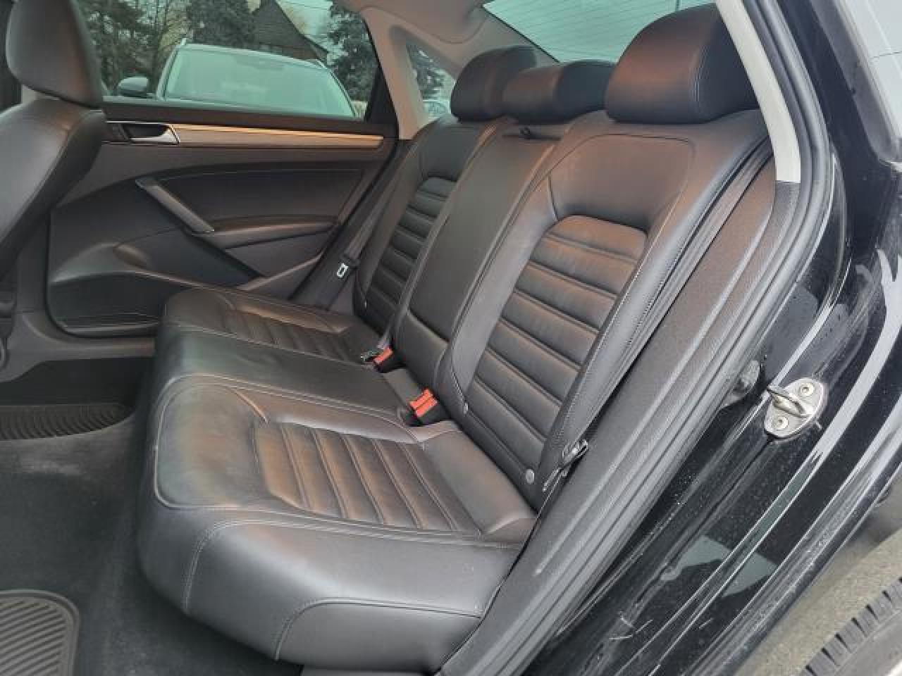 2016 Volkswagen Passat HIGHLINE Photo