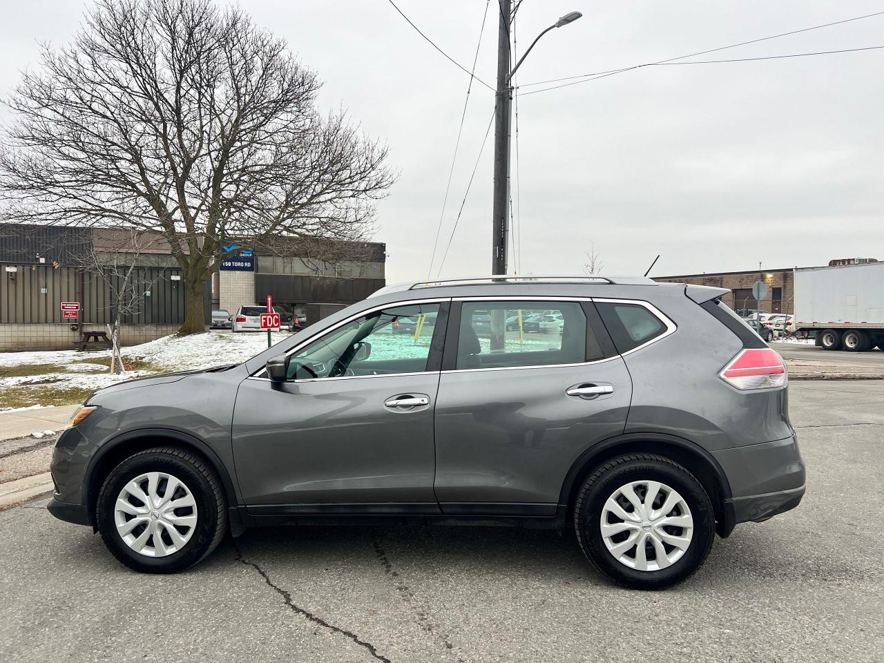 2015 Nissan Rogue S - Photo #3