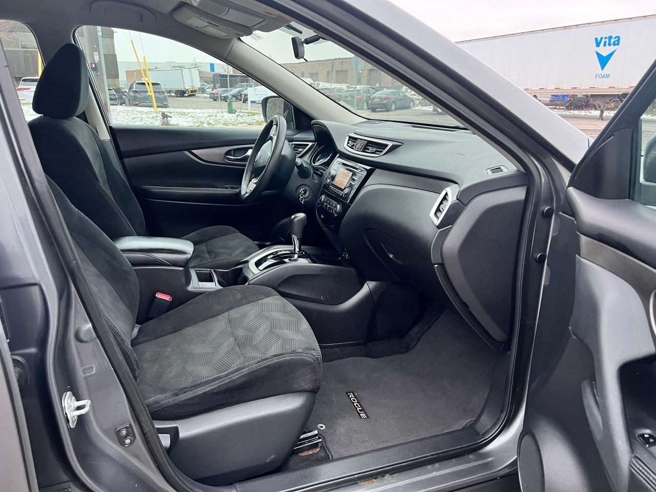 2015 Nissan Rogue S - Photo #15