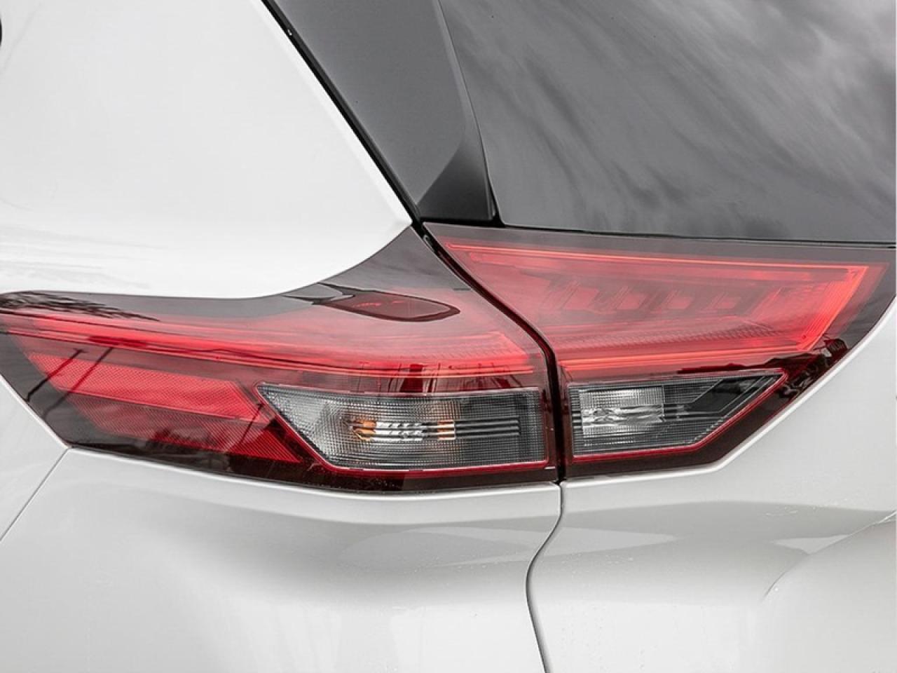 2025 Nissan Rogue SV Moonroof  - Moonroof -  Power Liftgate Photo