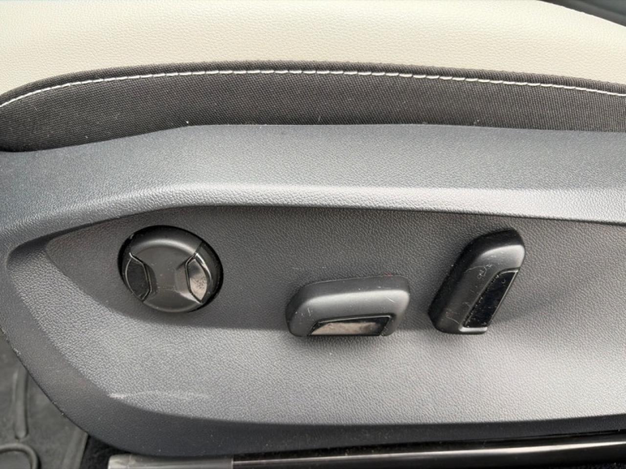 2025 Volkswagen Taos Comfortline  - Sunroof Photo