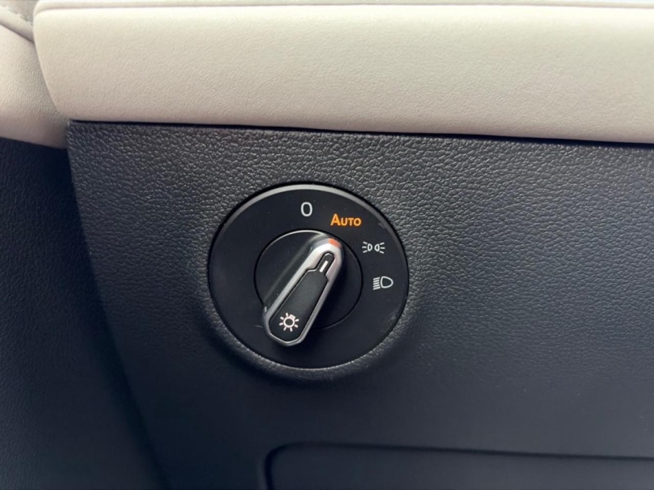 2025 Volkswagen Taos Comfortline  - Sunroof Photo