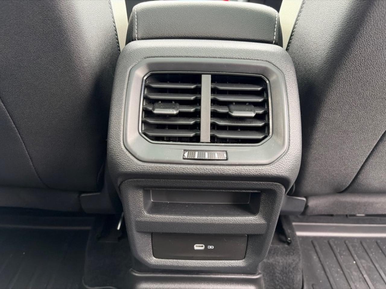 2025 Volkswagen Taos Comfortline  - Sunroof Photo