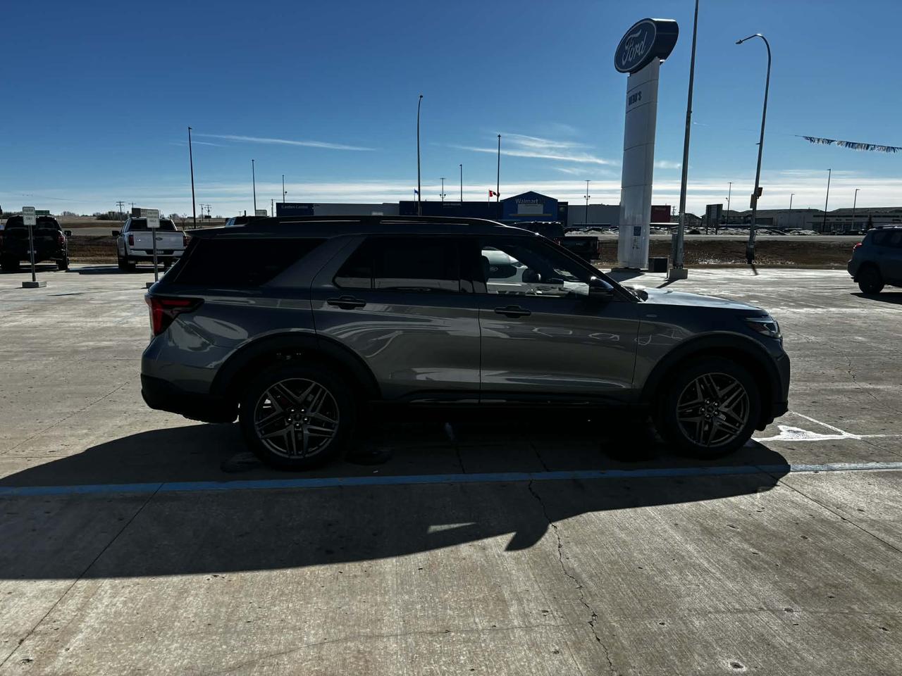 2026 Ford Explorer ST-Line 4WD Photo2