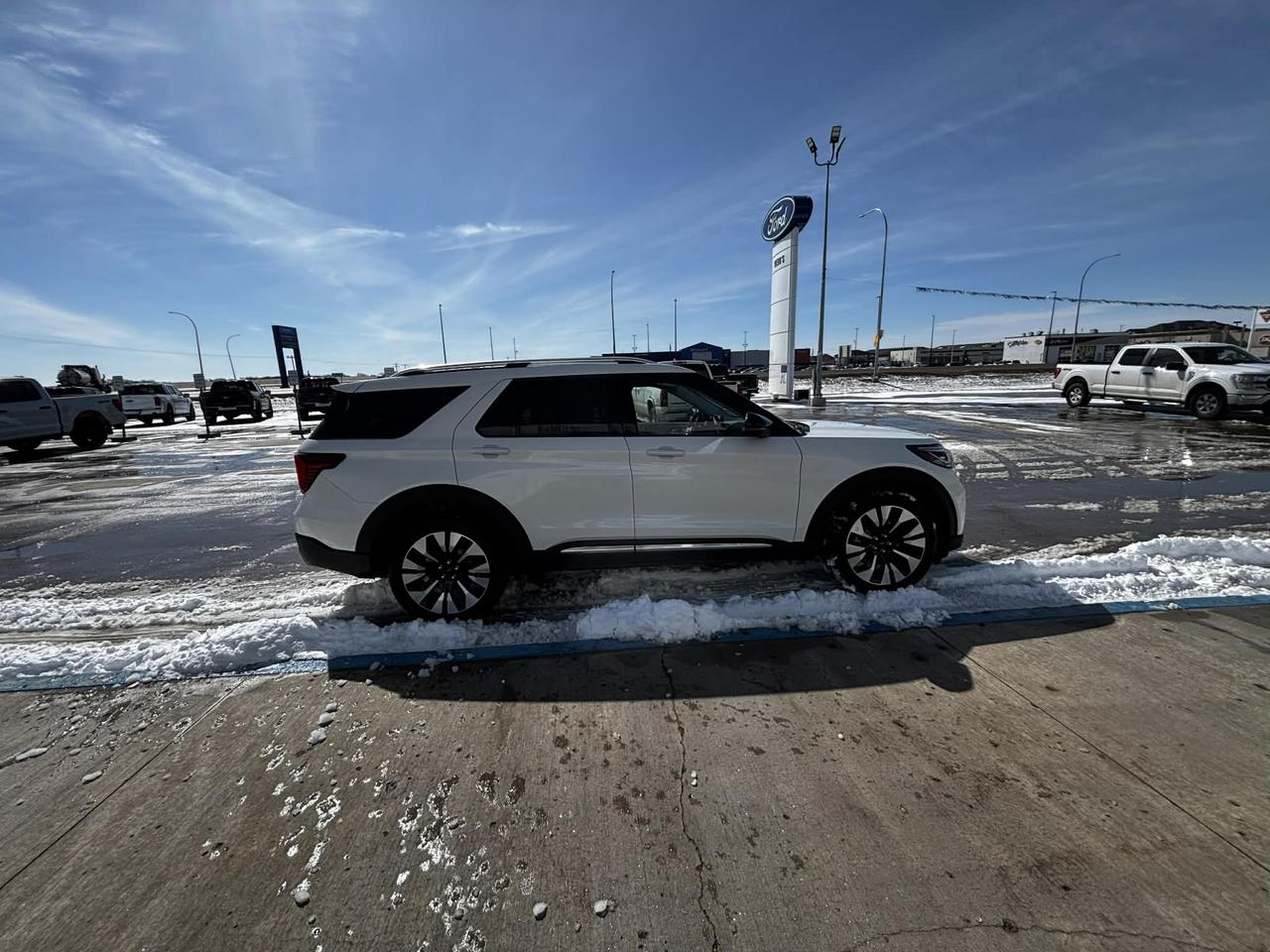 2026 Ford Explorer Platinum 4WD Photo2