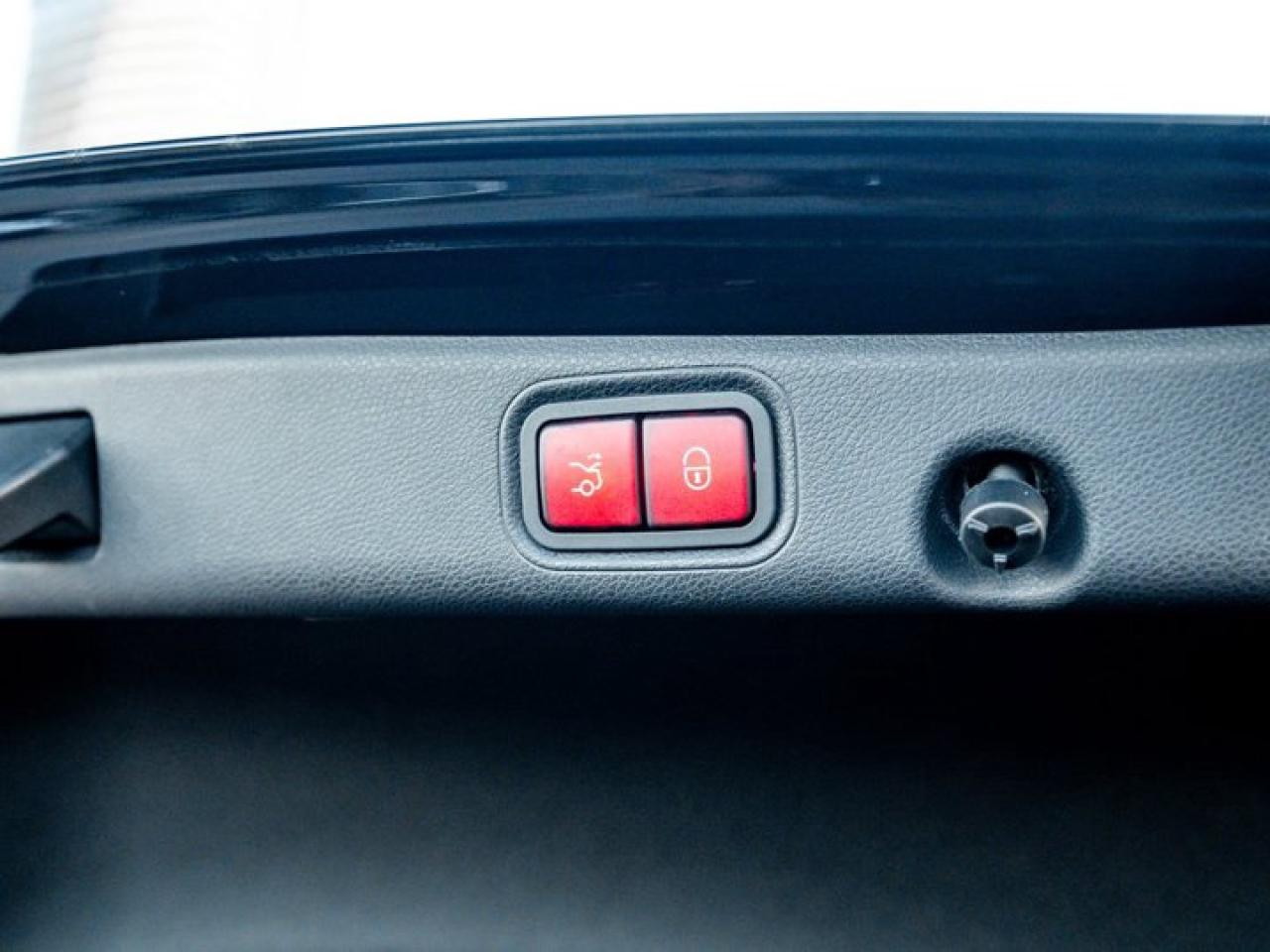 2022 Mercedes-Benz E-Class E 350 Panoroof Burmester Audio Heated Seats Blind Spot Assist Photo