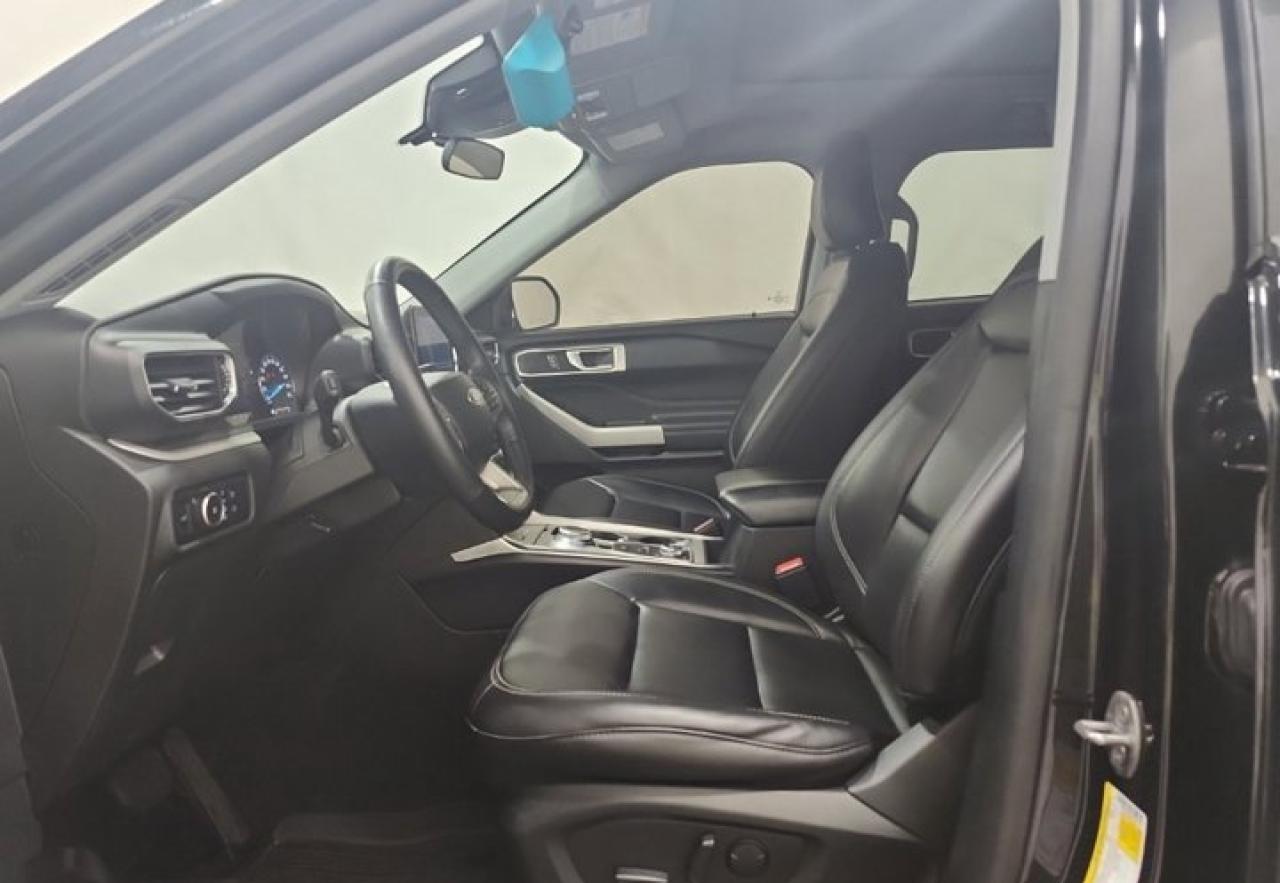 2024 Ford Explorer XLT AWD | Sport | Leather | Panoramic Sunroof | Nav | Adaptive Cruise | Remote Start | and More ! Photo2