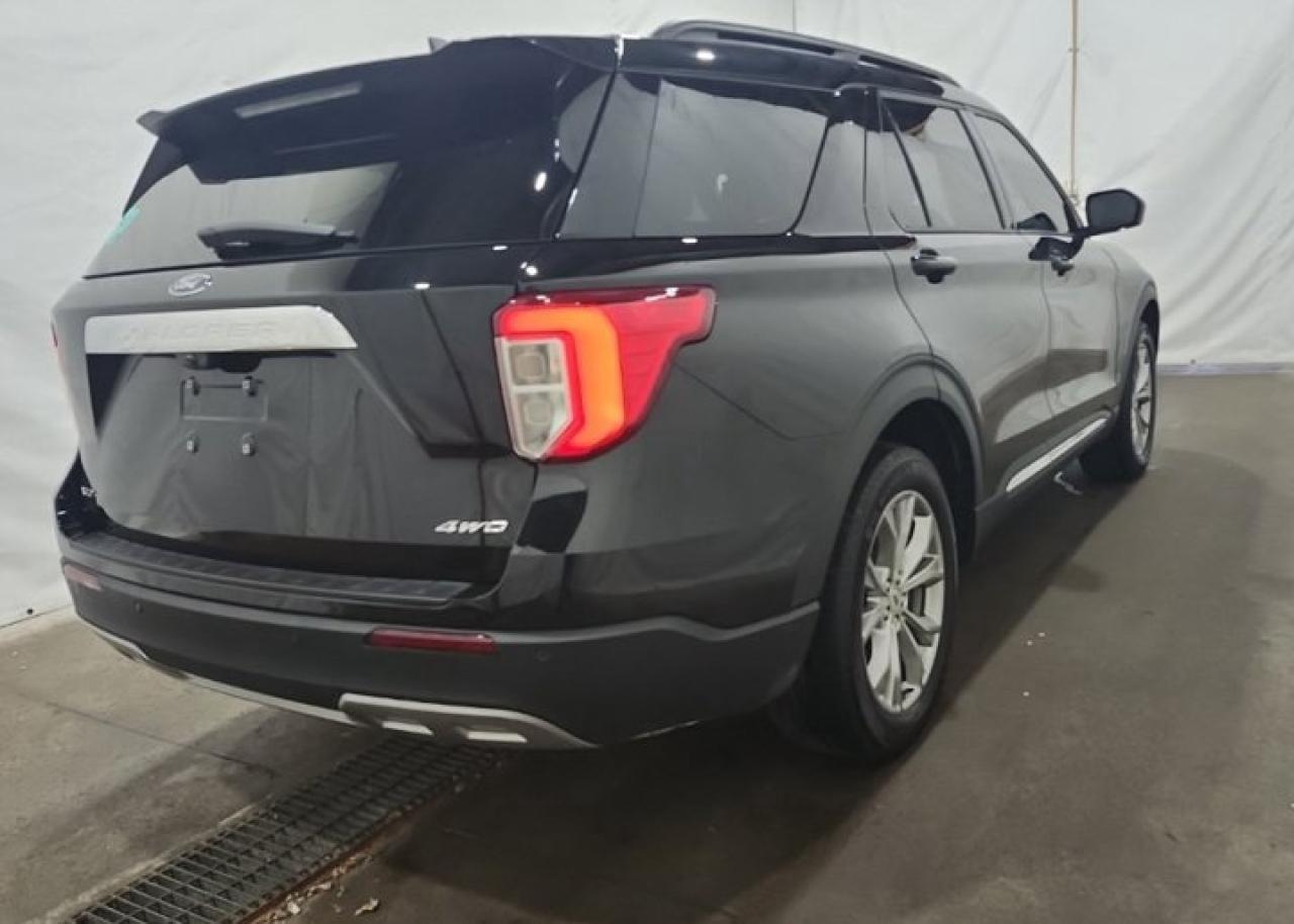 2024 Ford Explorer XLT AWD | Sport | Leather | Panoramic Sunroof | Nav | Adaptive Cruise | Remote Start | and More ! Photo