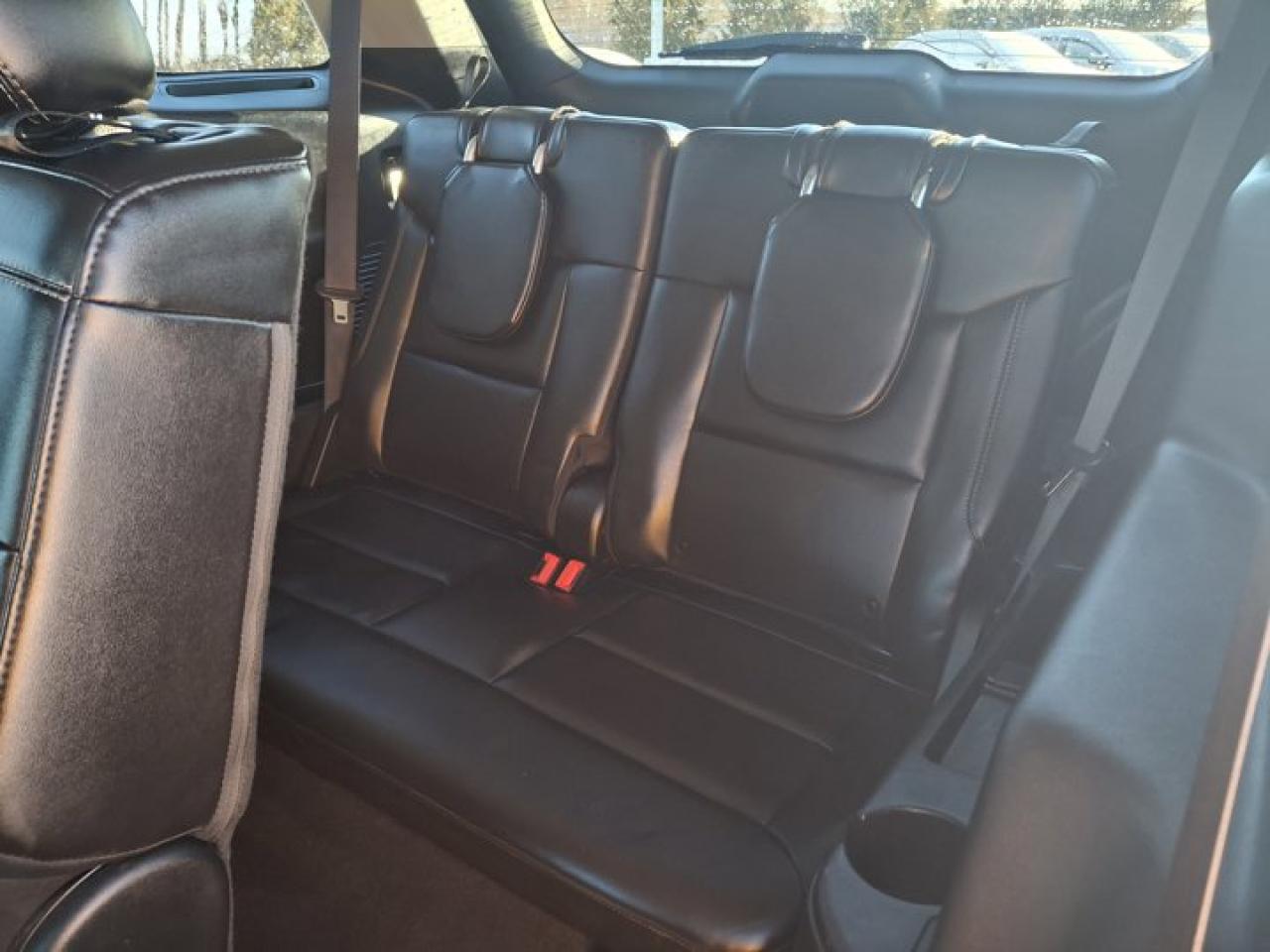 2024 Ford Explorer XLT AWD | Sport | Leather | Panoramic Sunroof | Nav | Adaptive Cruise | Remote Start | and More ! Photo