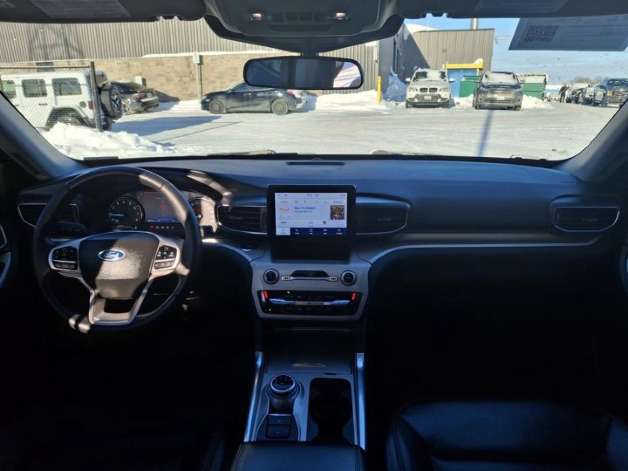 2024 Ford Explorer XLT AWD | Sport | Leather | Panoramic Sunroof | Nav | Adaptive Cruise | Remote Start | and More ! Photo