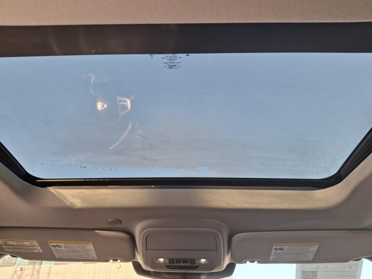 2024 Ford Explorer XLT AWD | Sport | Leather | Panoramic Sunroof | Nav | Adaptive Cruise | Remote Start | and More ! Photo