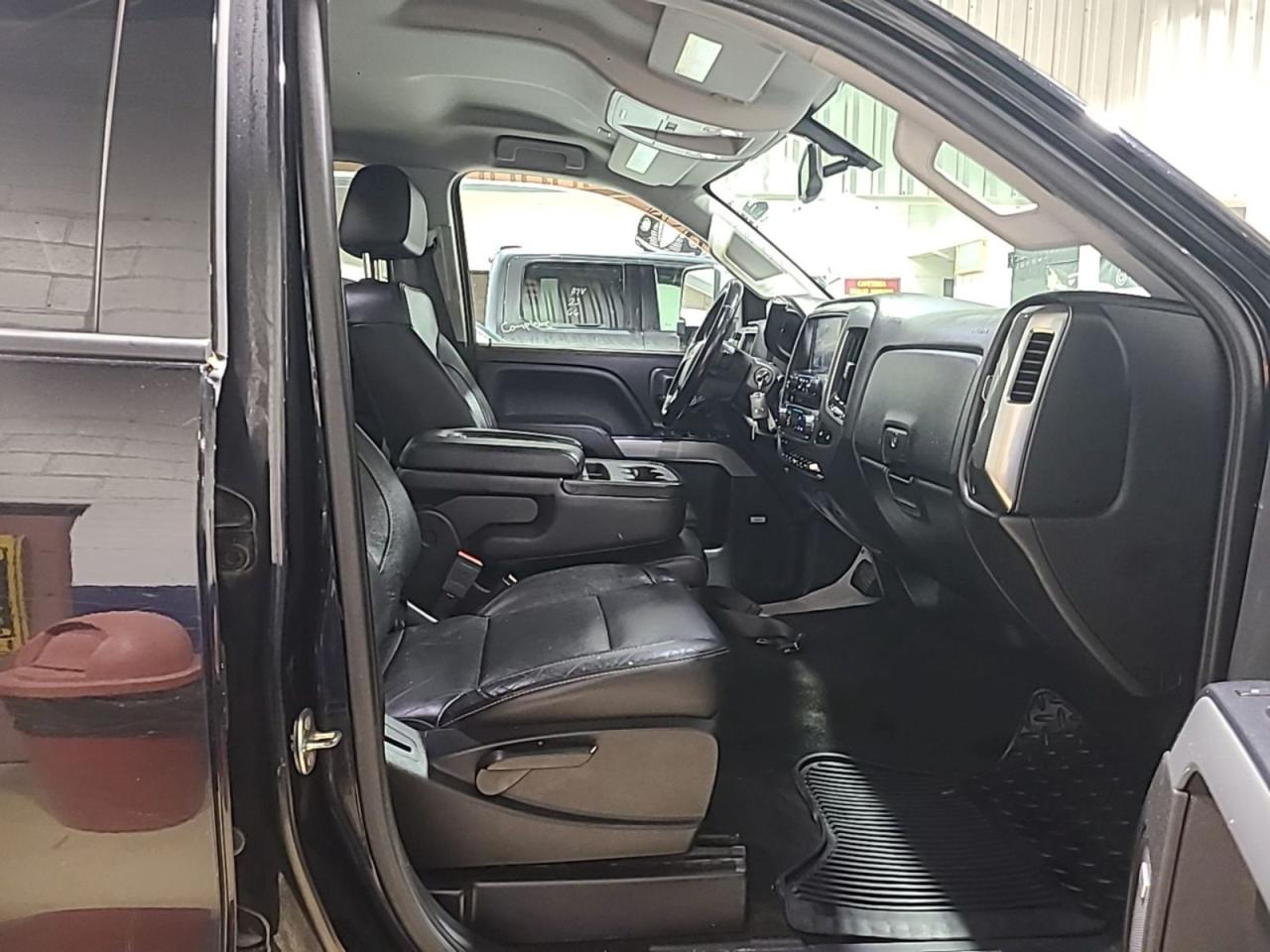 2018 Chevrolet Silverado 2500 HD LT Photo4