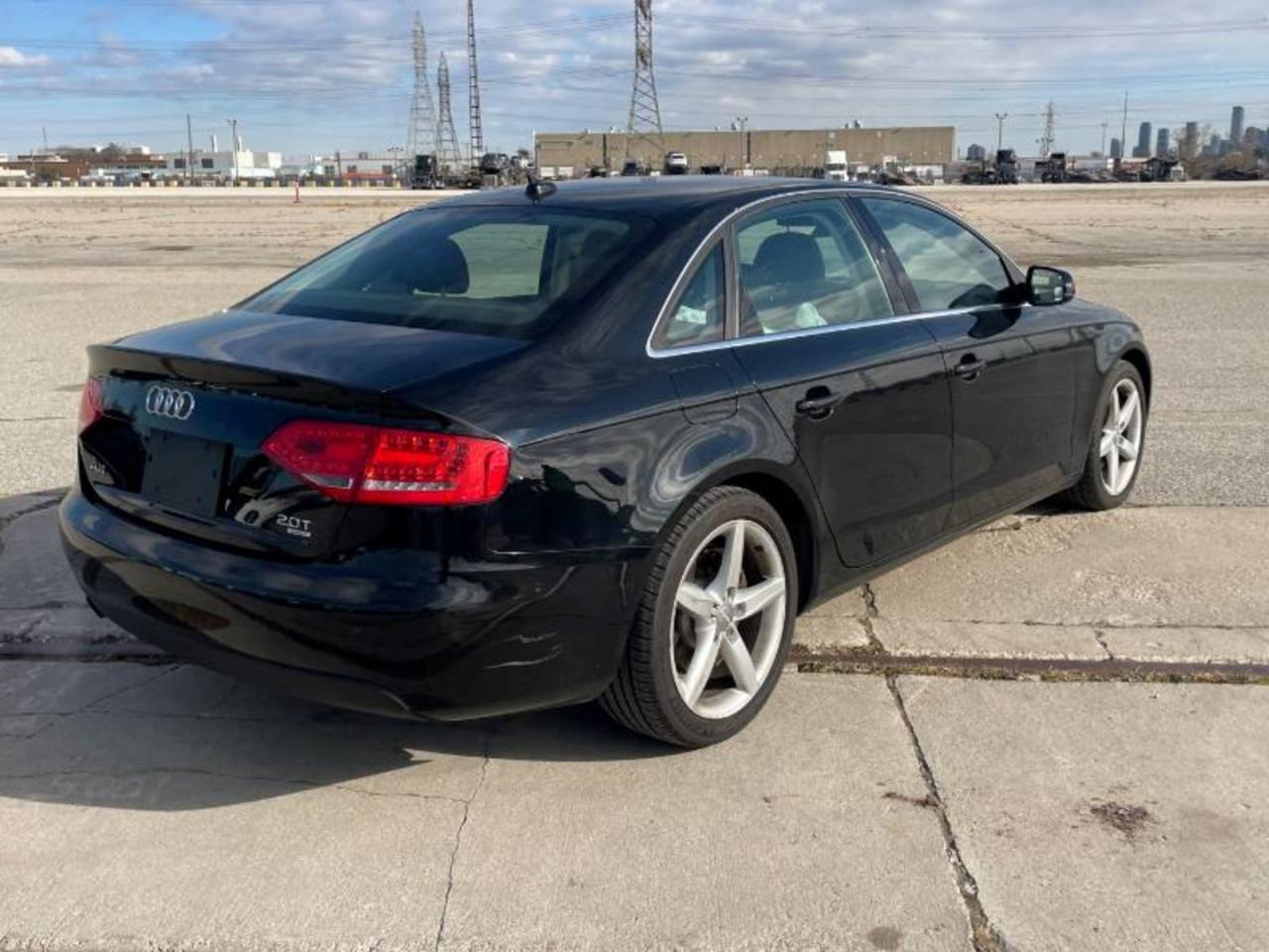 2012 Audi A4 2.0T Quattro w/ Tiptronic Photo4