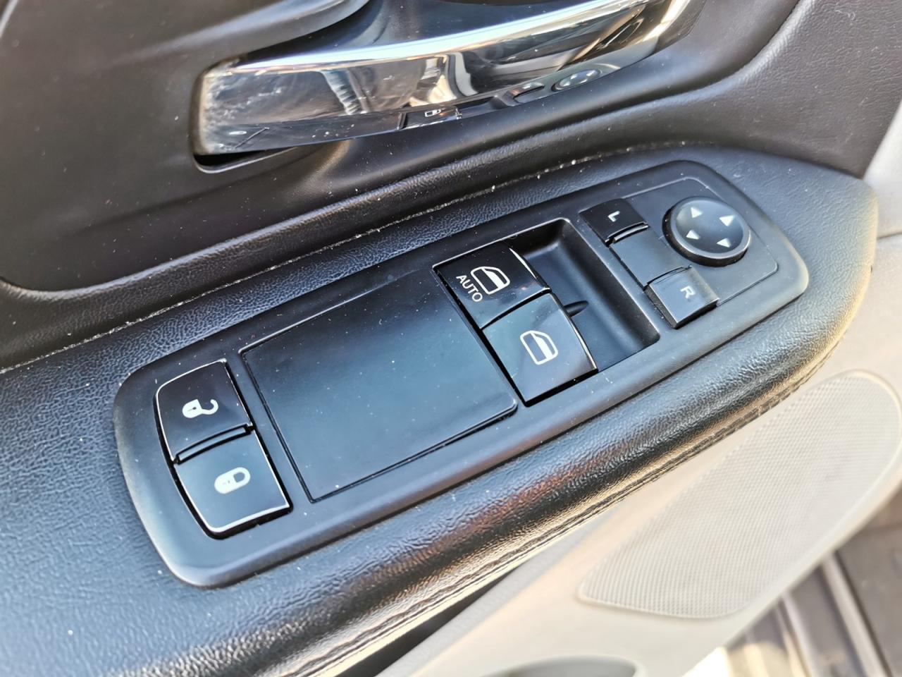 2016 Dodge Grand Caravan SE - Photo #10