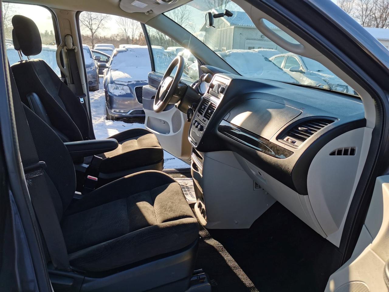 2016 Dodge Grand Caravan SE - Photo #18