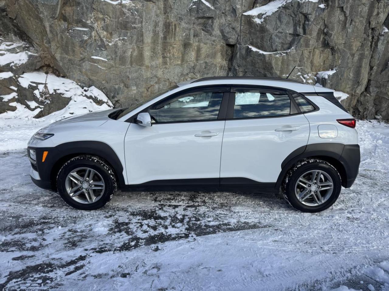 2020 Hyundai KONA 2.0L Essential FWD Photo3