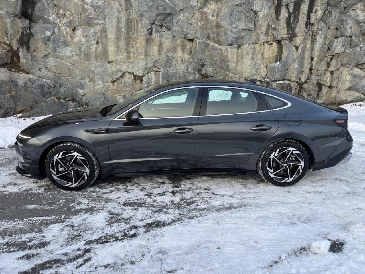 2025 Hyundai Sonata 2.5L Preferred-Trend AWD Photo3