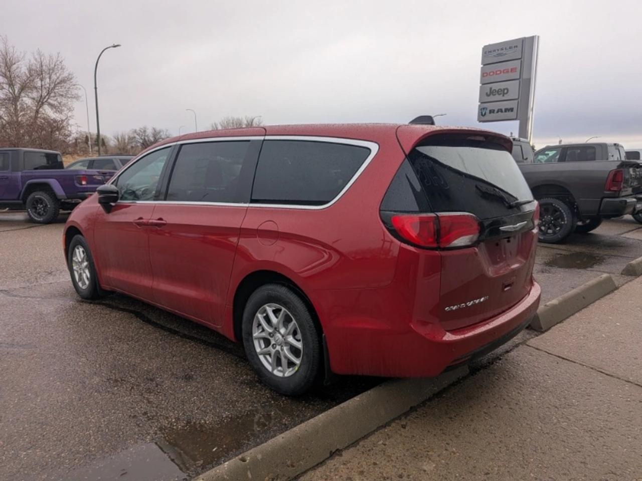 2026 Dodge Grand Caravan SXT 3.6L Photo4