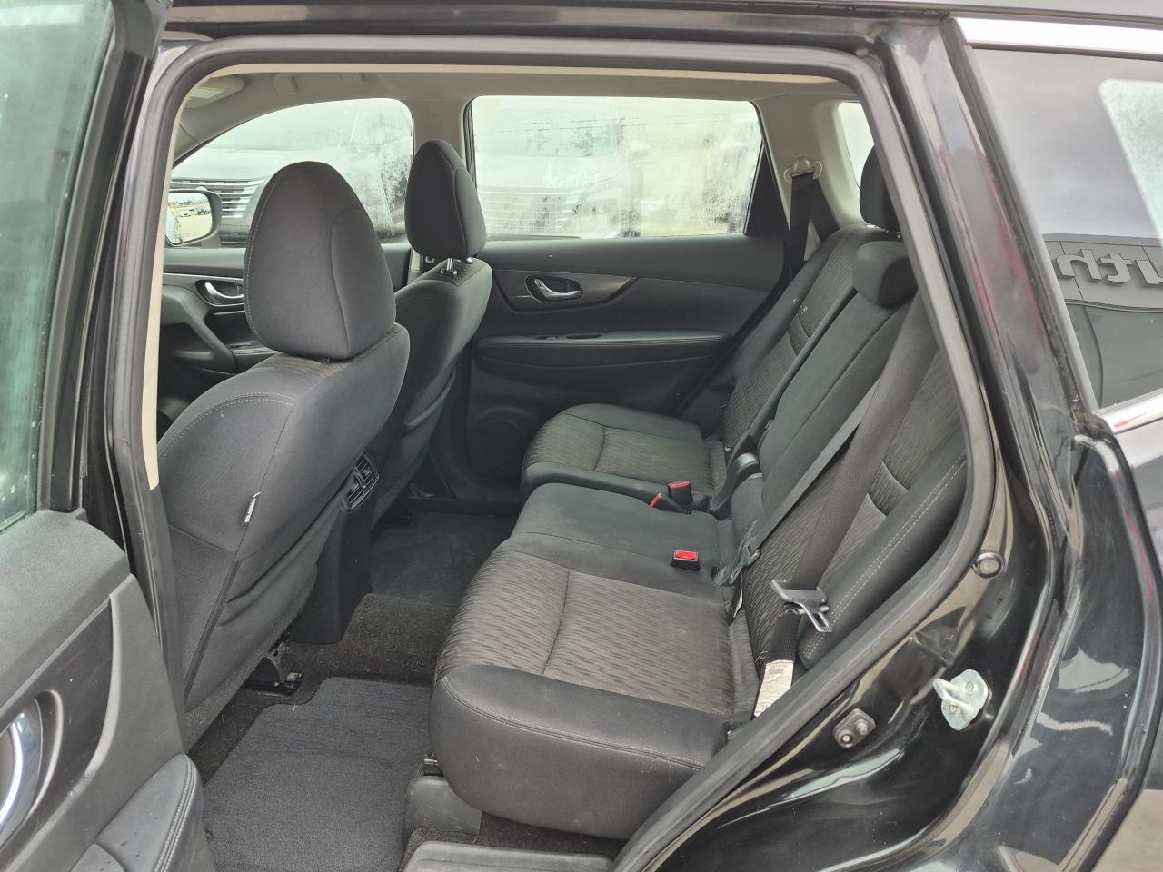 2017 Nissan Rogue S Photo24