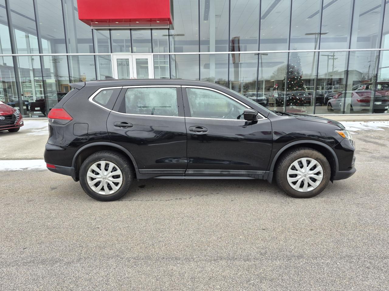 2017 Nissan Rogue S Photo19