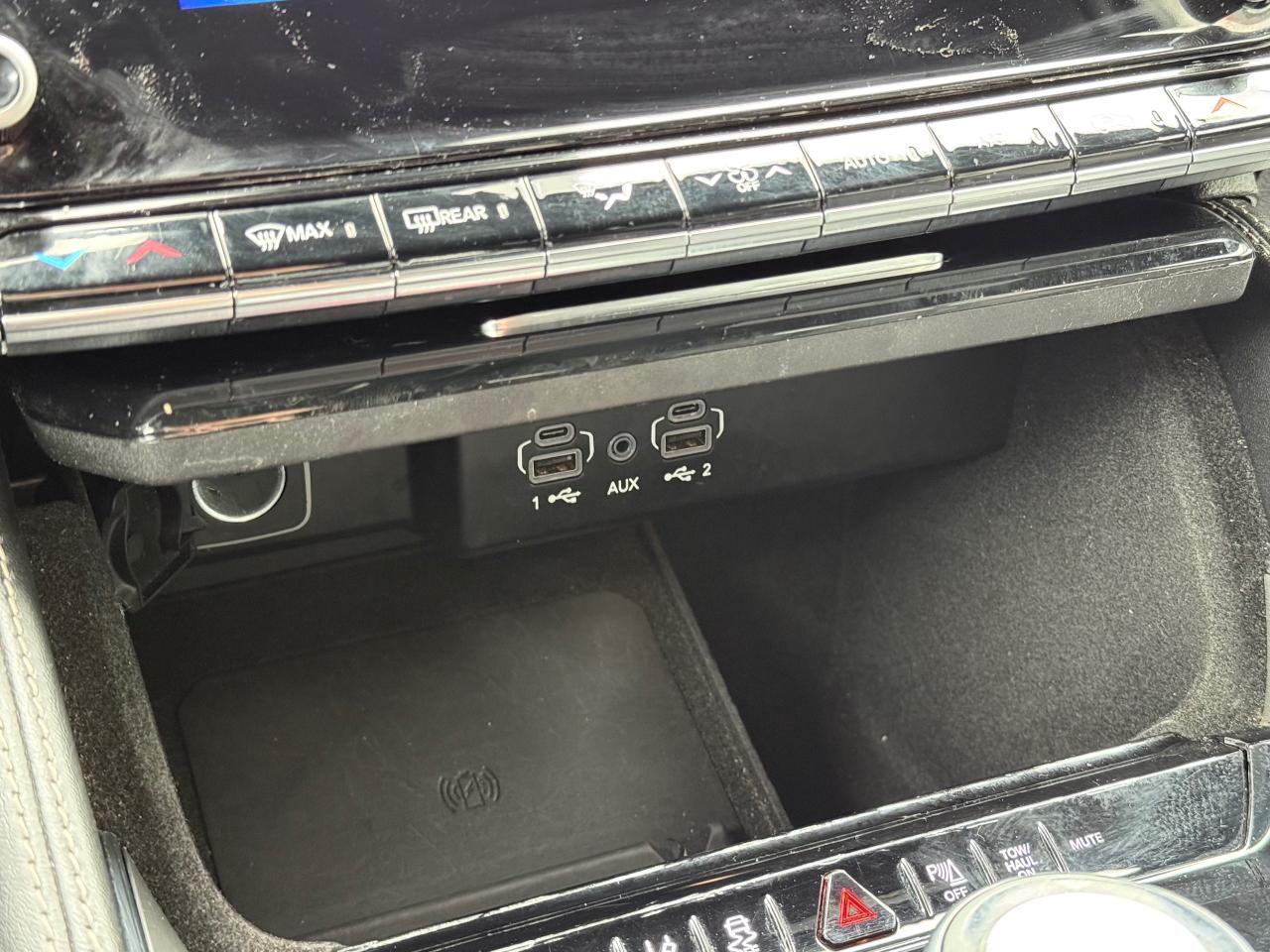 2024 Jeep Wagoneer Series II Carbide Photo