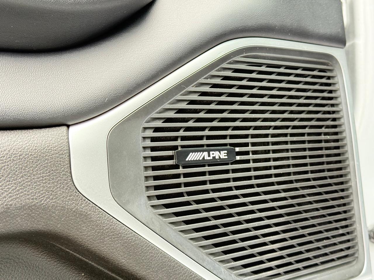 2024 Jeep Wagoneer Series II Carbide Photo