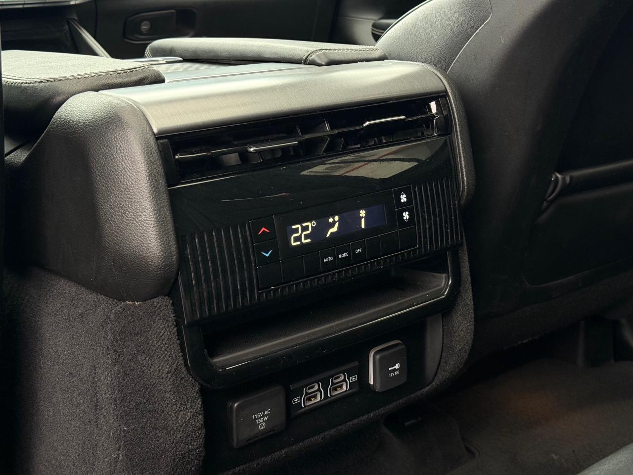 2024 Jeep Wagoneer Series II Carbide Photo