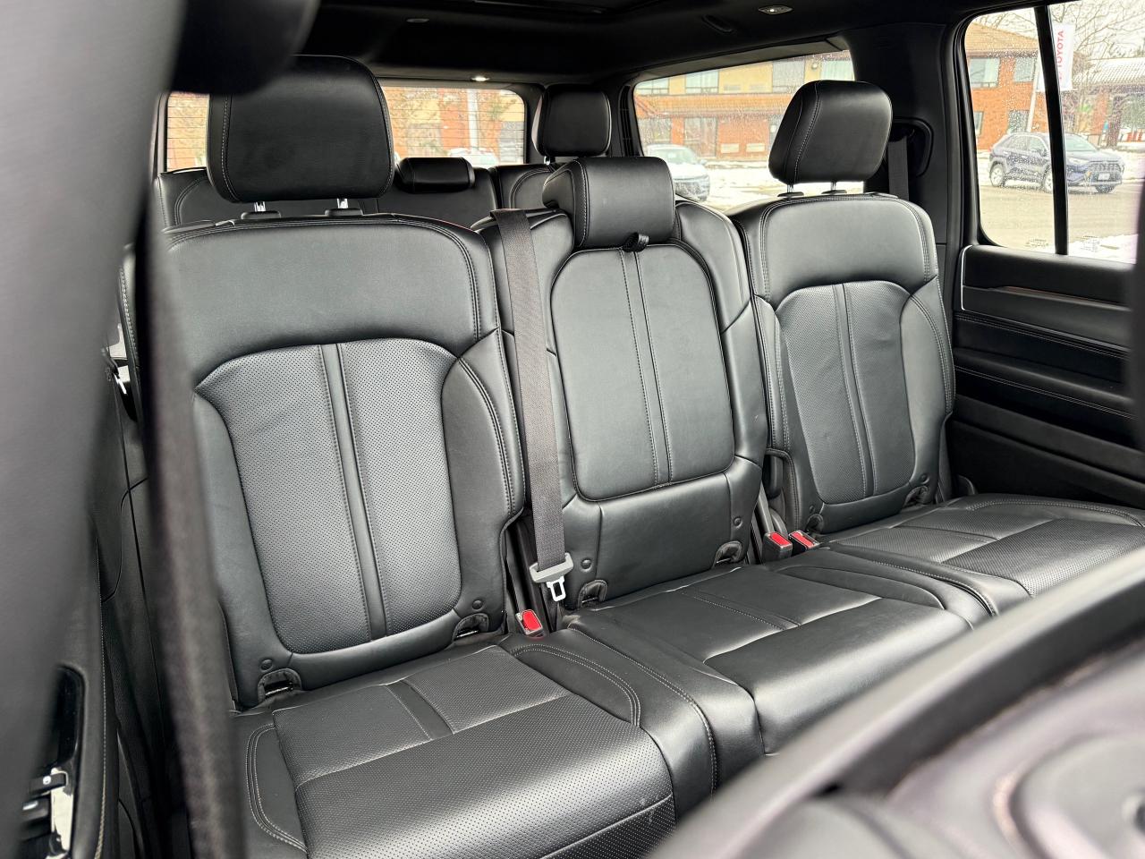 2024 Jeep Wagoneer Series II Carbide Photo