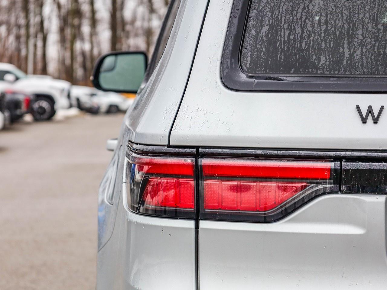 2024 Jeep Wagoneer Series II Carbide Photo