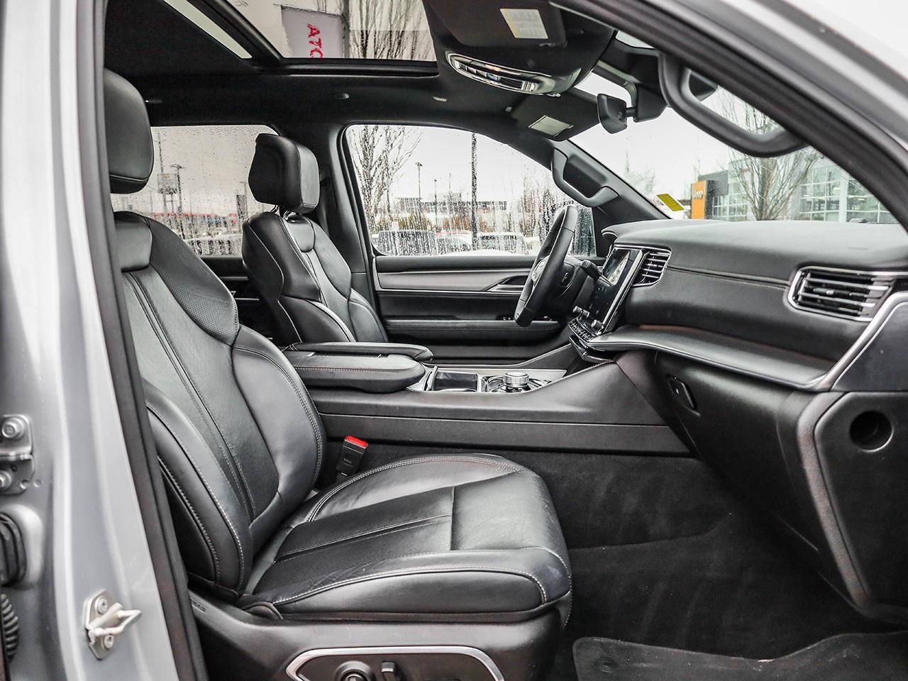 2024 Jeep Wagoneer Series II Carbide Photo