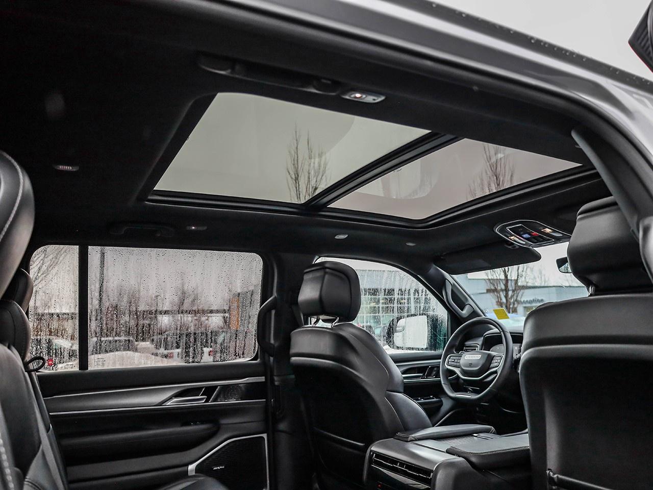 2024 Jeep Wagoneer Series II Carbide Photo