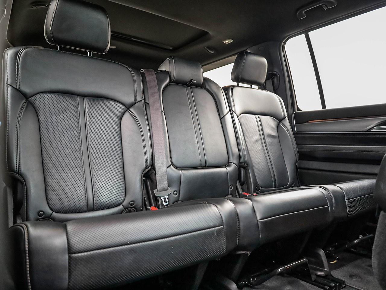 2024 Jeep Wagoneer Series II Carbide Photo