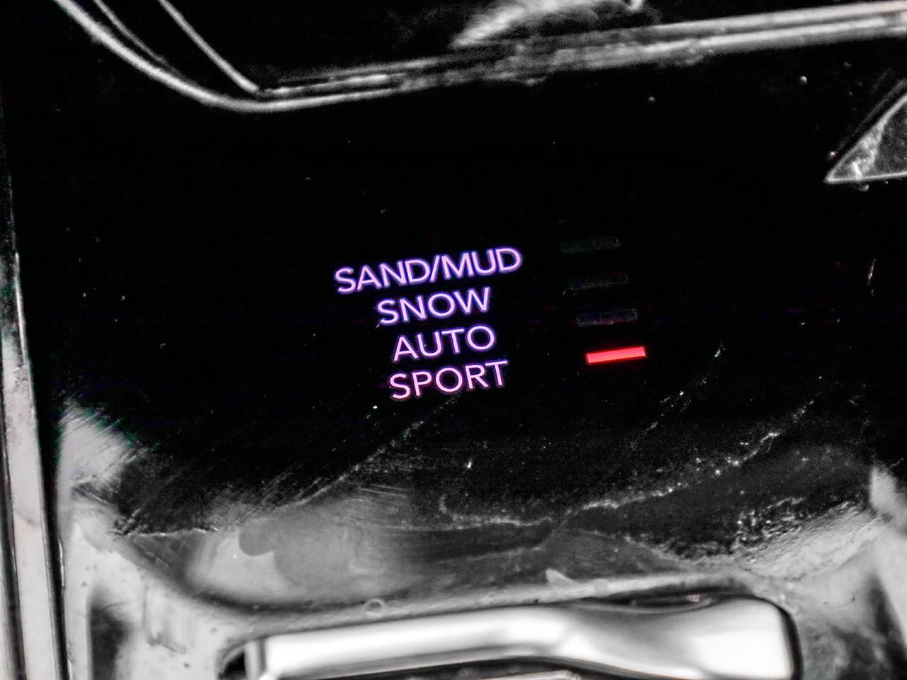 2024 Jeep Wagoneer Series II Carbide Photo