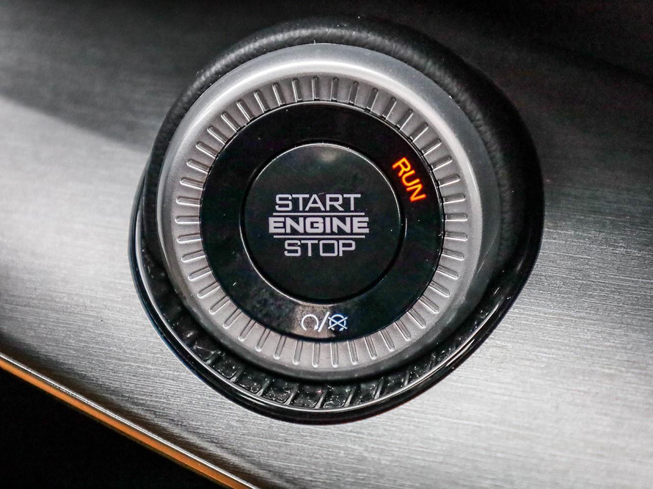 2024 Jeep Wagoneer Series II Carbide Photo