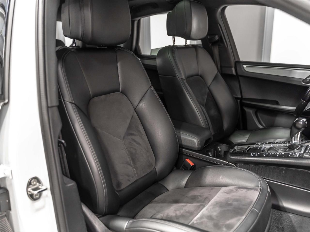 2020 Porsche Macan $438 BI WEEKLY $5000 DOWN|CARBON STEERING WHEEL|LANE DEPART|APPLE CARPLAY Photo