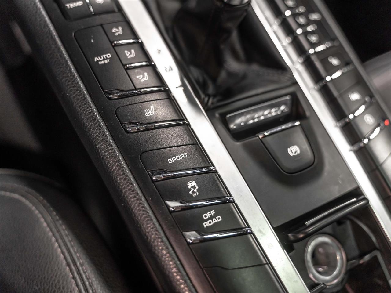 2020 Porsche Macan $438 BI WEEKLY $5000 DOWN|CARBON STEERING WHEEL|LANE DEPART|APPLE CARPLAY Photo