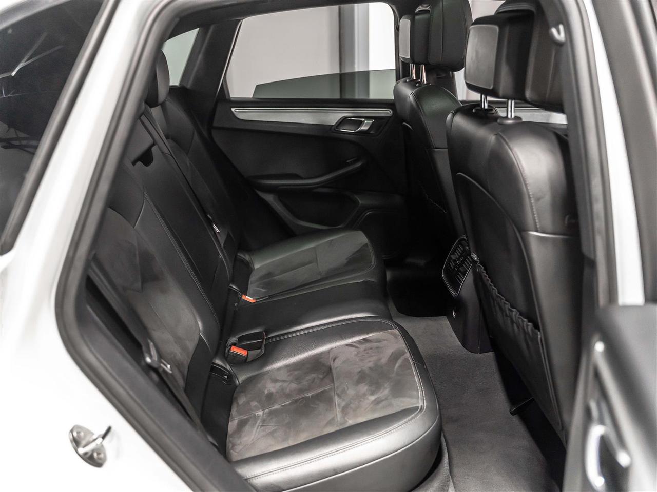 2020 Porsche Macan $438 BI WEEKLY $5000 DOWN|CARBON STEERING WHEEL|LANE DEPART|APPLE CARPLAY Photo