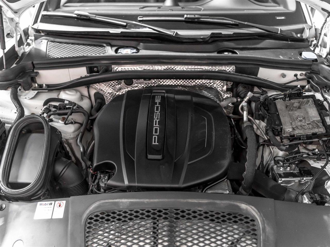 2020 Porsche Macan $438 BI WEEKLY $5000 DOWN|CARBON STEERING WHEEL|LANE DEPART|APPLE CARPLAY Photo