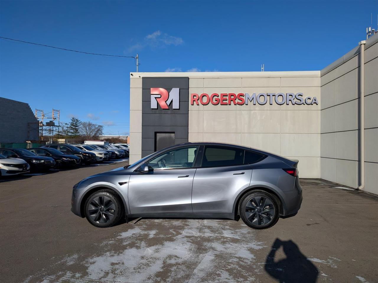 2024 Tesla Model Y STANDARD - WINTER TIRES INCLUDED Photo