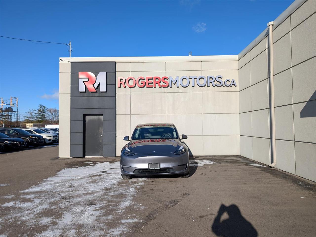 2024 Tesla Model Y STANDARD - WINTER TIRES INCLUDED Photo