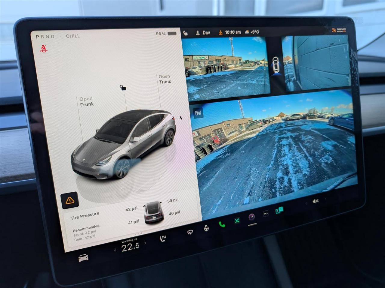 2024 Tesla Model Y STANDARD - WINTER TIRES INCLUDED Photo