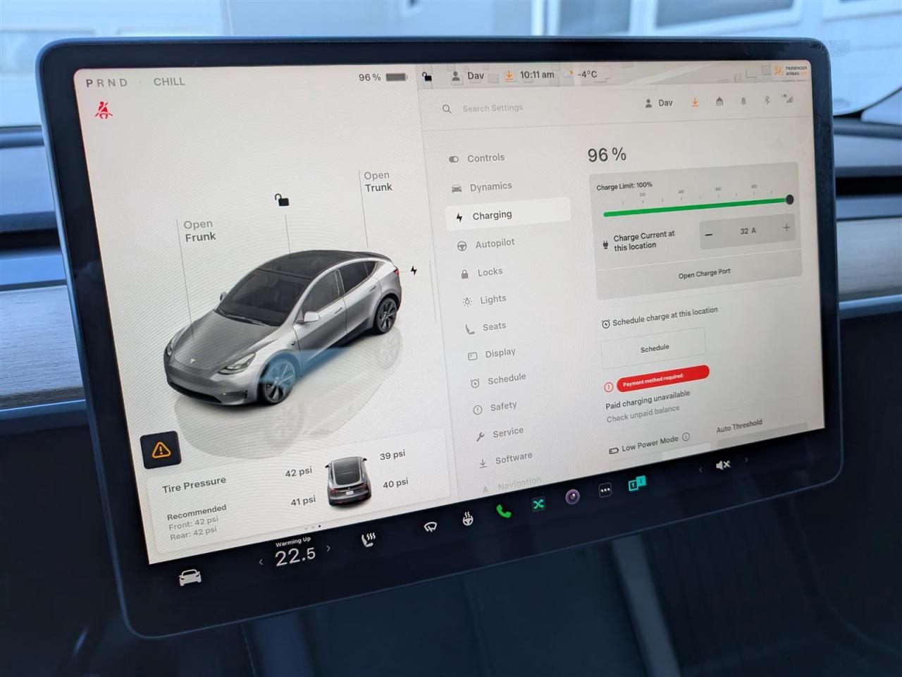 2024 Tesla Model Y STANDARD - WINTER TIRES INCLUDED Photo