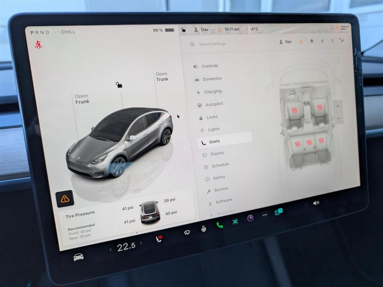 2024 Tesla Model Y STANDARD - WINTER TIRES INCLUDED Photo
