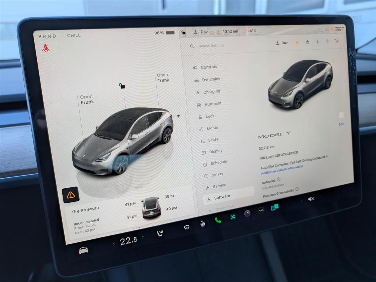 2024 Tesla Model Y STANDARD - WINTER TIRES INCLUDED Photo