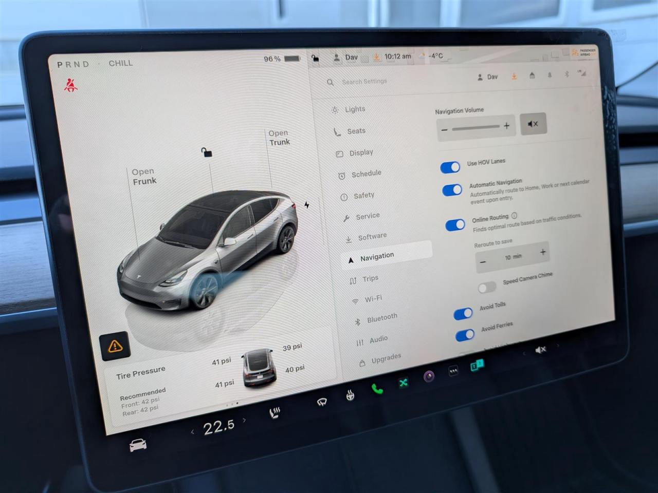 2024 Tesla Model Y STANDARD - WINTER TIRES INCLUDED Photo