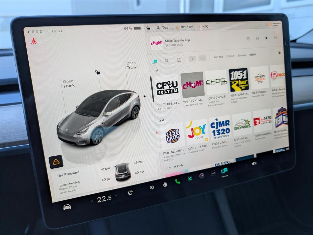 2024 Tesla Model Y STANDARD - WINTER TIRES INCLUDED Photo